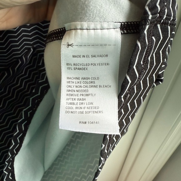 DSG Women’s Black and White Half-Zip Pullover, Size 2X - Picture 4 of 6